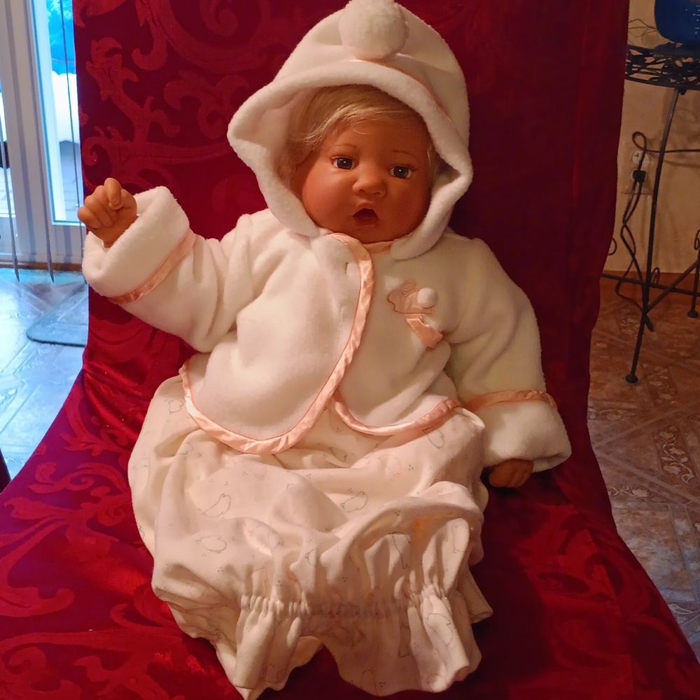 19" Lee Middleton "Snow Bunny Girl" vinyl baby doll.